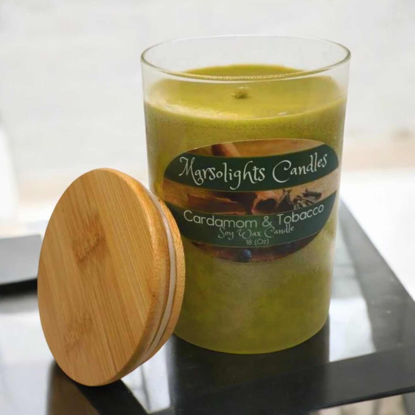 Bougie de soja à la cardamome et au tabac (18 oz)