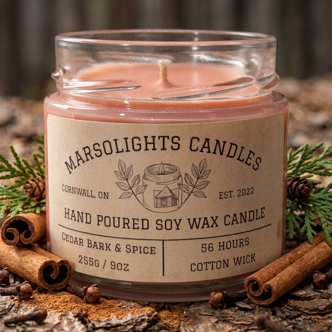 Cedar Bark  & Spice Scented Soy Candle
Made in Canada
Scent Profile: notes of cinnamon leaf and clove, sweetened with Mediterranean fig and nutmeg, then grounded in rich cedar bark and creamy tonka bean. 
Size:Size: 9 ounces (255 grams)
Burn time: 56 hours
Wick type: cotton

Bougie en cire de soja parfumée à l'écorce de cèdre et aux épices
Fabriquée au Canada
Profil olfactif : notes de feuille de cannelle et de clou de girofle, adoucies par la figue méditerranéenne et la muscade, le tout ancré dans la riche